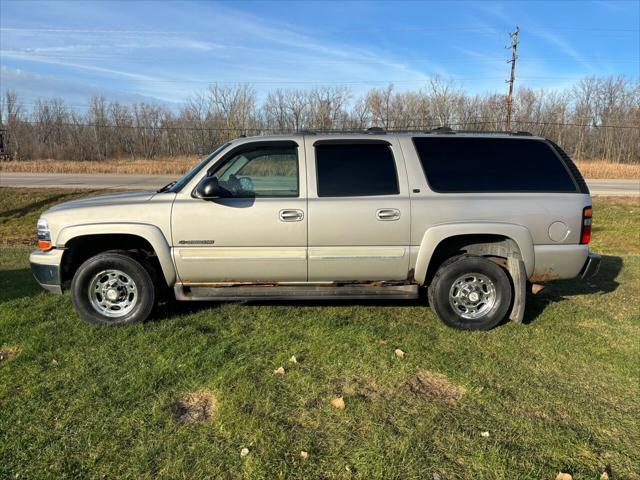 used 2005 Chevrolet Suburban car, priced at $9,500