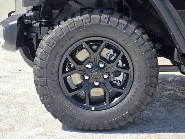 new 2025 Jeep Gladiator car, priced at $49,917