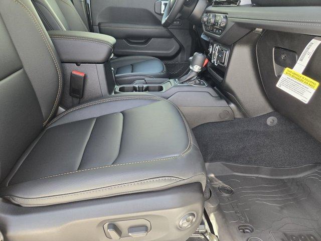 new 2025 Jeep Gladiator car, priced at $49,917