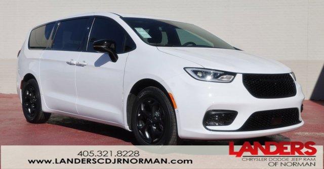 new 2024 Chrysler Pacifica car, priced at $53,719