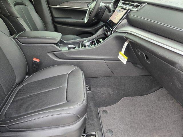 new 2025 Jeep Grand Cherokee car, priced at $44,657