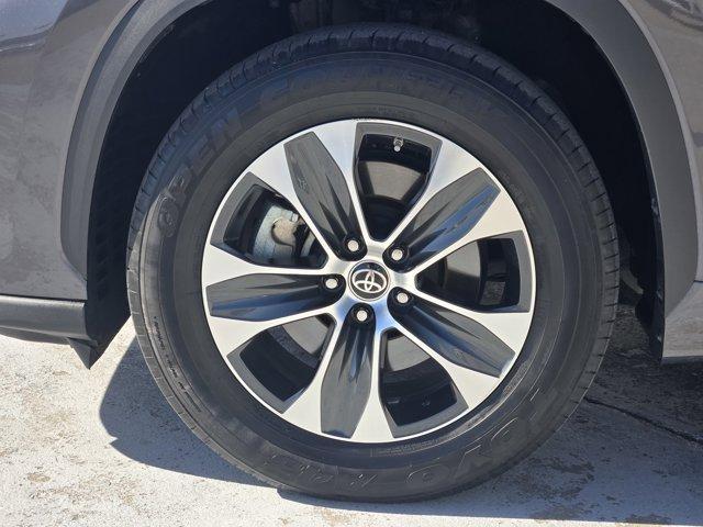used 2022 Toyota Highlander car, priced at $34,000