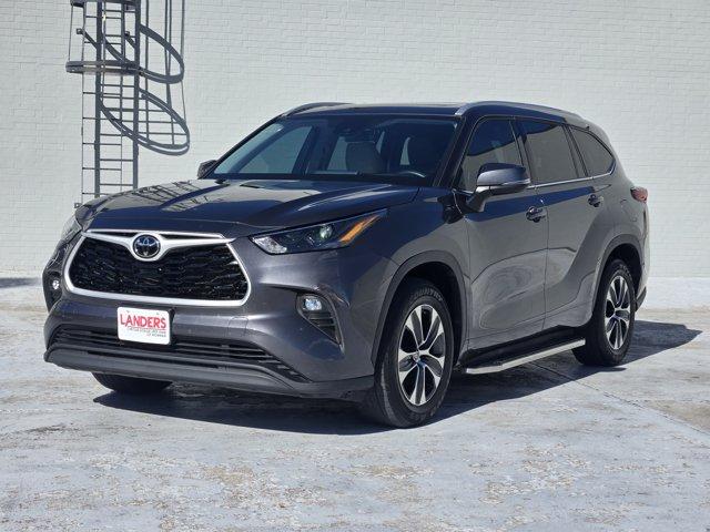 used 2022 Toyota Highlander car, priced at $34,000