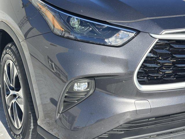 used 2022 Toyota Highlander car, priced at $34,000