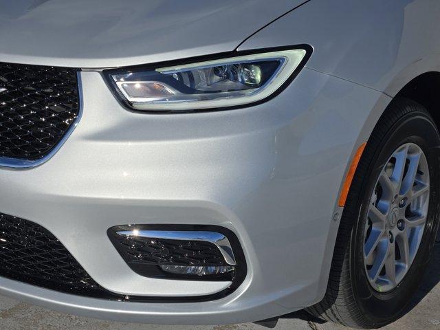 new 2026 Chrysler Pacifica car, priced at $45,610
