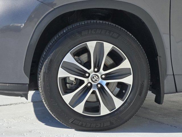 used 2022 Toyota Highlander car