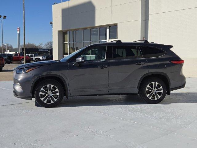 used 2022 Toyota Highlander car