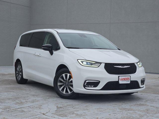 used 2024 Chrysler Pacifica car, priced at $27,999