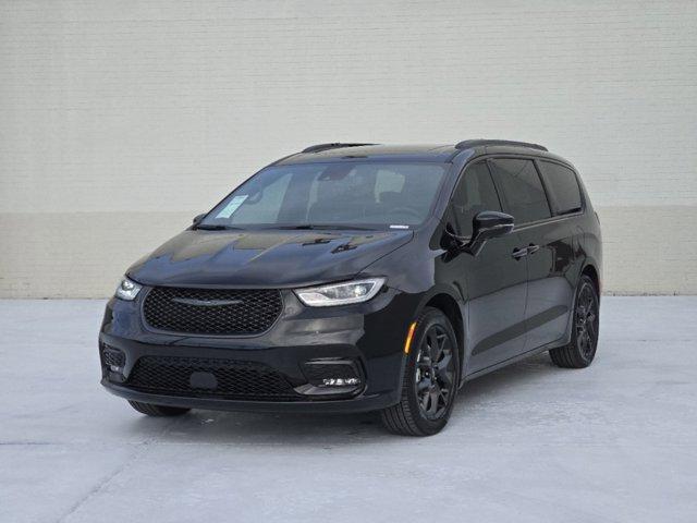 new 2025 Chrysler Pacifica car, priced at $45,663