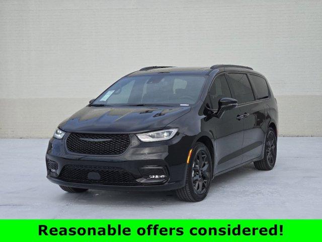 new 2025 Chrysler Pacifica car, priced at $45,866