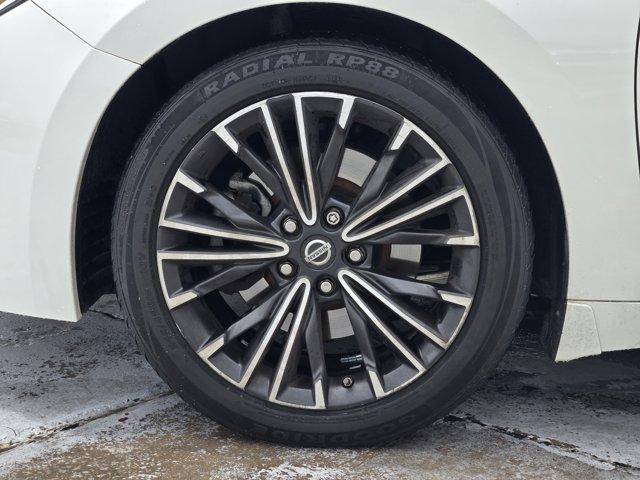 used 2016 Nissan Maxima car, priced at $13,900