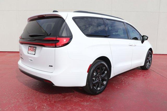 new 2024 Chrysler Pacifica car, priced at $49,985
