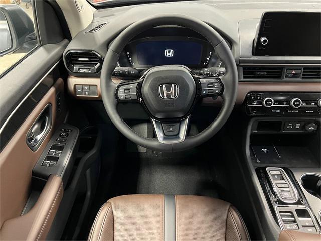 new 2025 Honda Pilot car, priced at $54,575