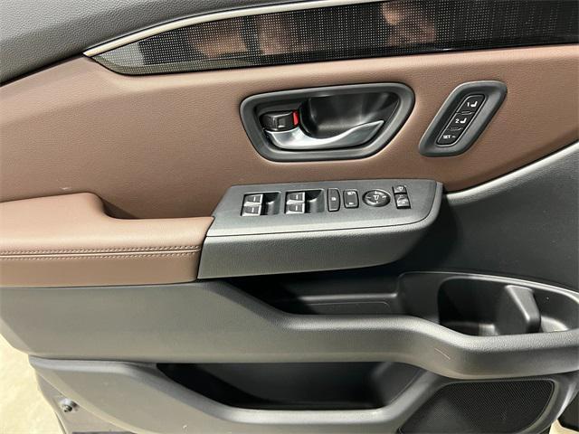 new 2025 Honda Pilot car, priced at $54,575