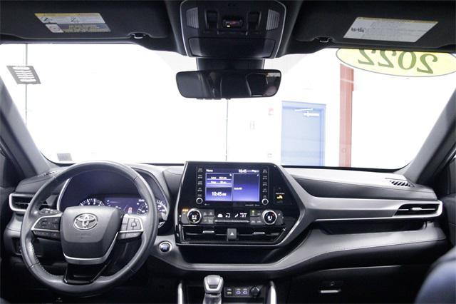 used 2022 Toyota Highlander car, priced at $35,558