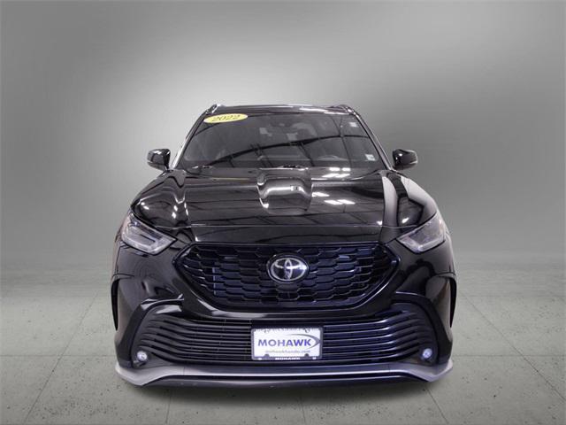 used 2022 Toyota Highlander car, priced at $35,558