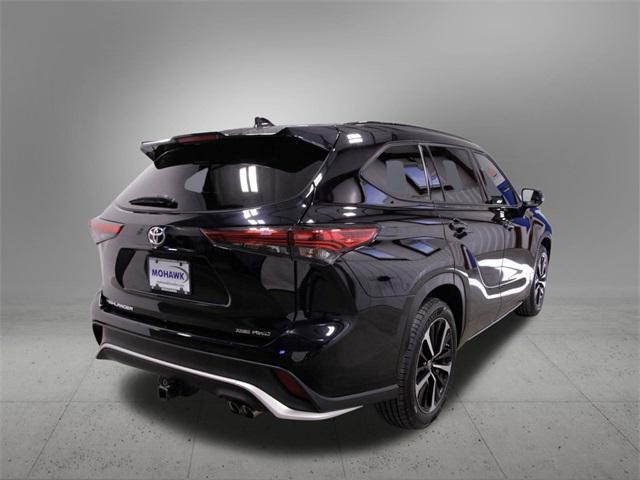 used 2022 Toyota Highlander car, priced at $35,558