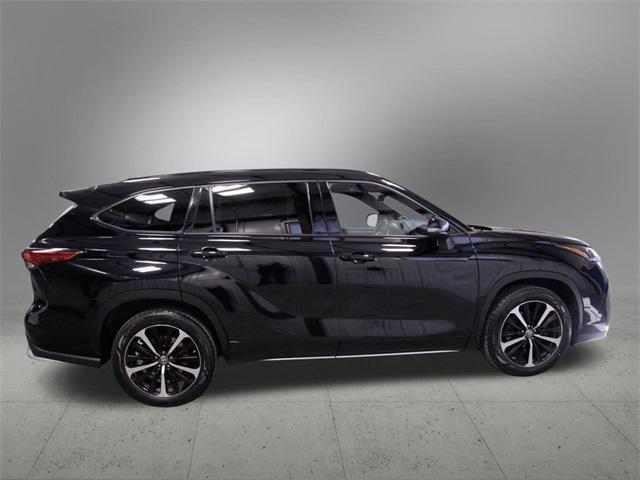 used 2022 Toyota Highlander car, priced at $35,558