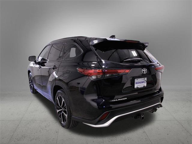 used 2022 Toyota Highlander car, priced at $35,558