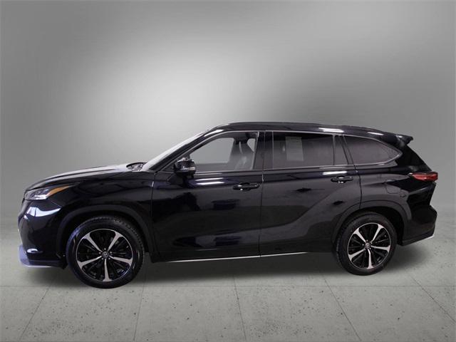 used 2022 Toyota Highlander car, priced at $35,558