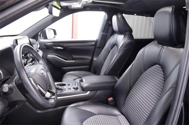 used 2022 Toyota Highlander car, priced at $35,558
