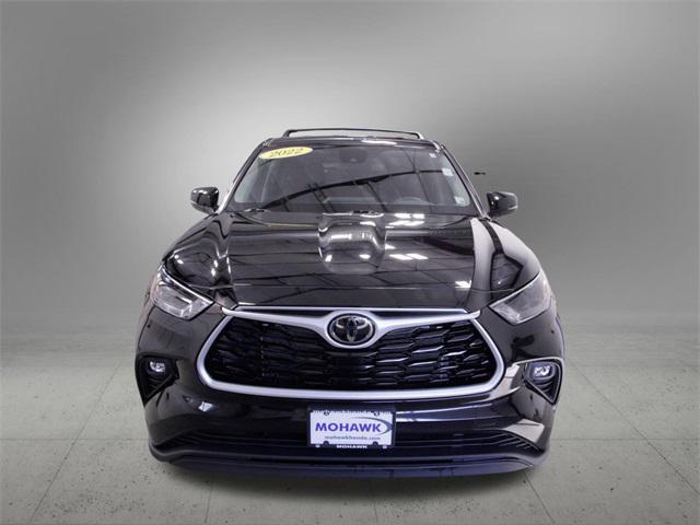 used 2022 Toyota Highlander car, priced at $33,200