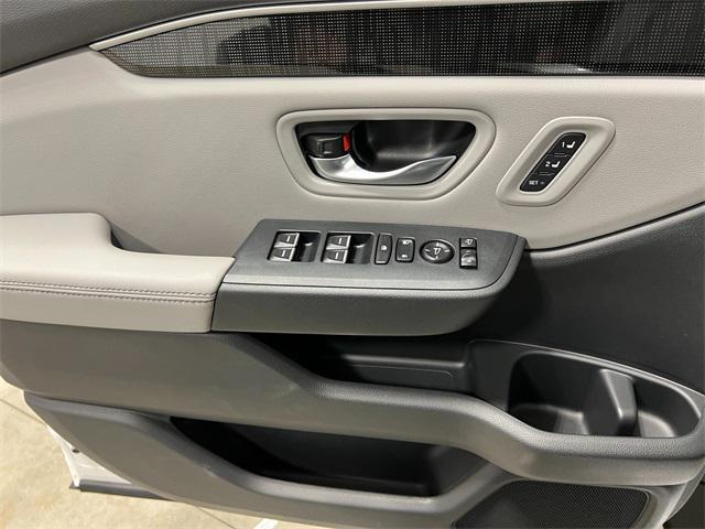 new 2025 Honda Pilot car, priced at $54,575