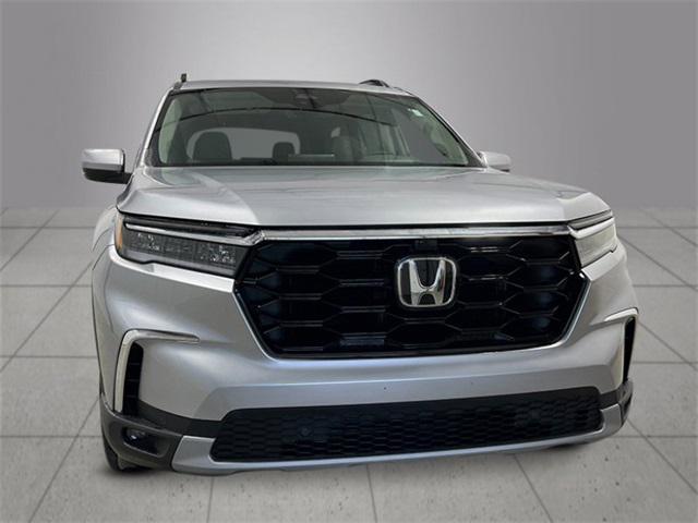 new 2025 Honda Pilot car, priced at $54,575