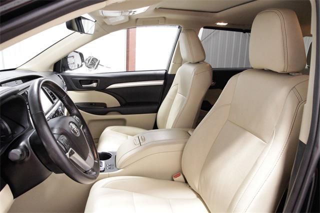 used 2019 Toyota Highlander car, priced at $25,707