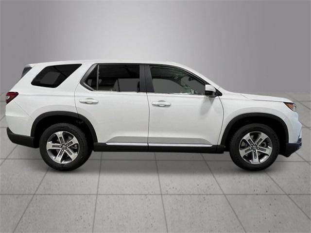new 2025 Honda Pilot car, priced at $47,550