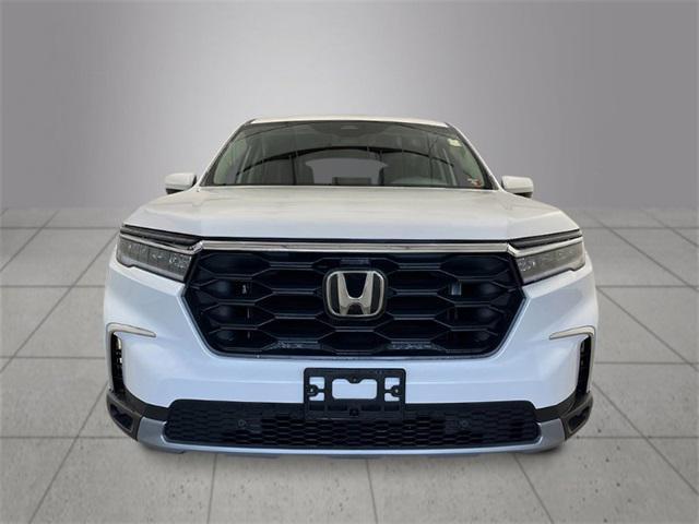 new 2025 Honda Pilot car, priced at $47,550