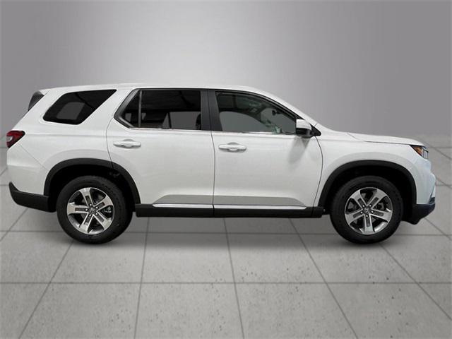 new 2025 Honda Pilot car, priced at $47,550