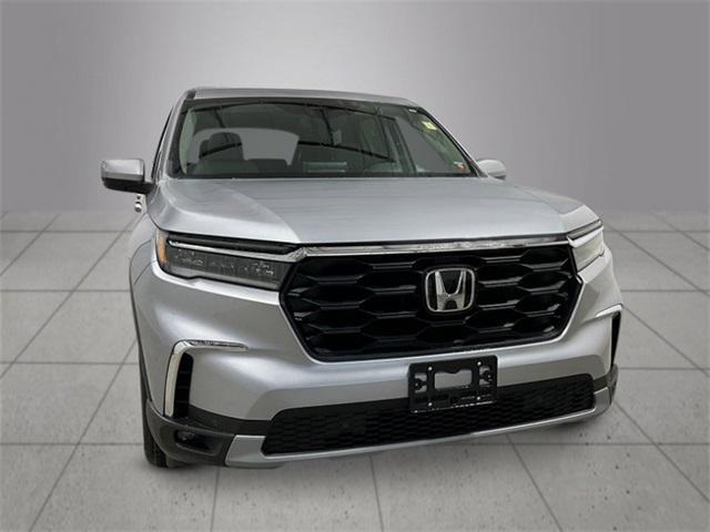 new 2025 Honda Pilot car, priced at $47,825