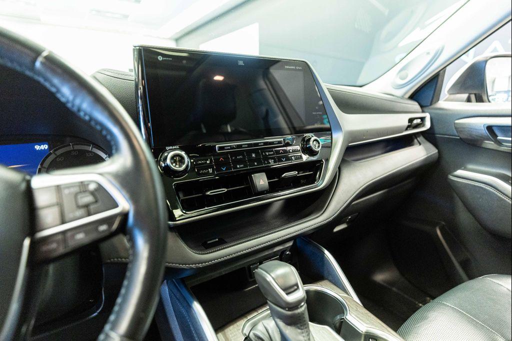 used 2020 Toyota Highlander car, priced at $34,999