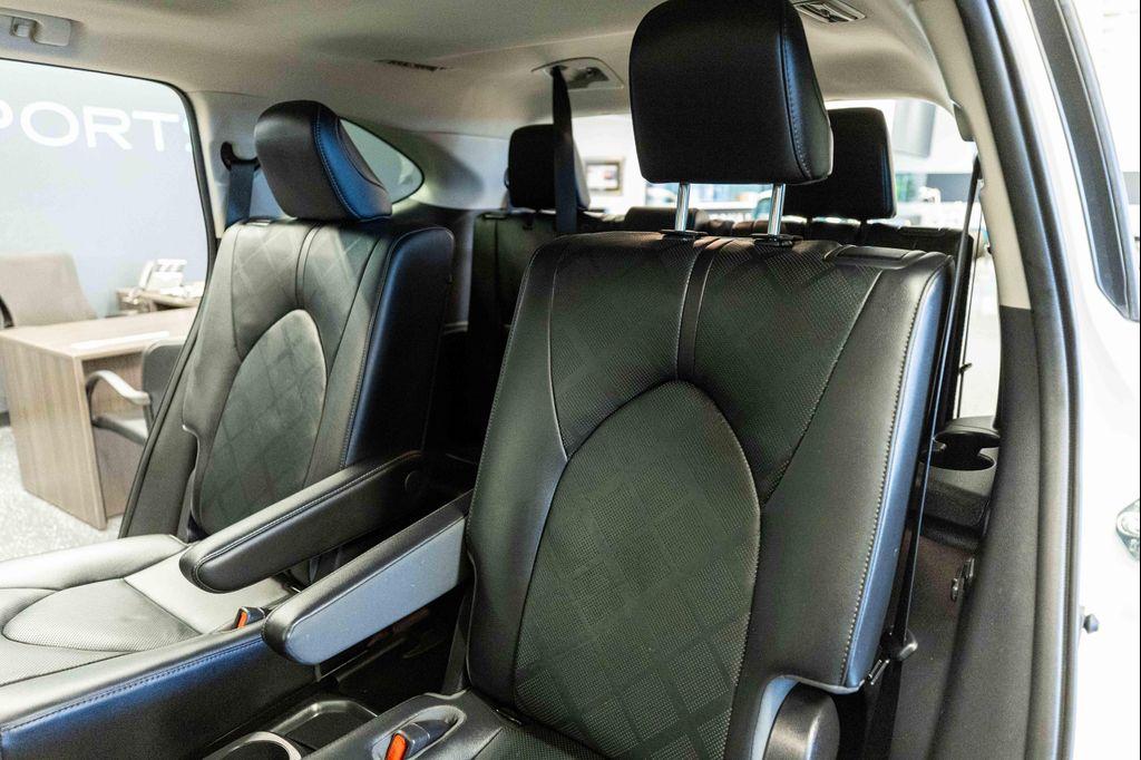 used 2020 Toyota Highlander car, priced at $34,999