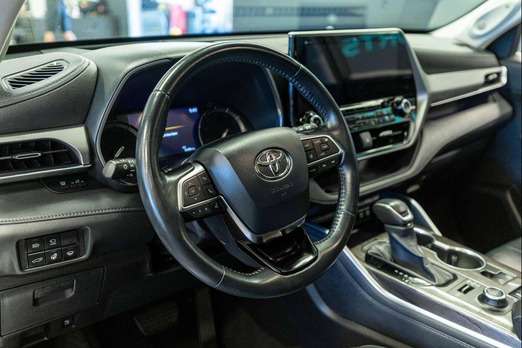 used 2020 Toyota Highlander car, priced at $34,999