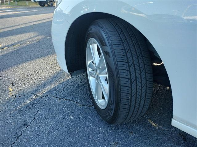 used 2017 Chevrolet Cruze car, priced at $14,000