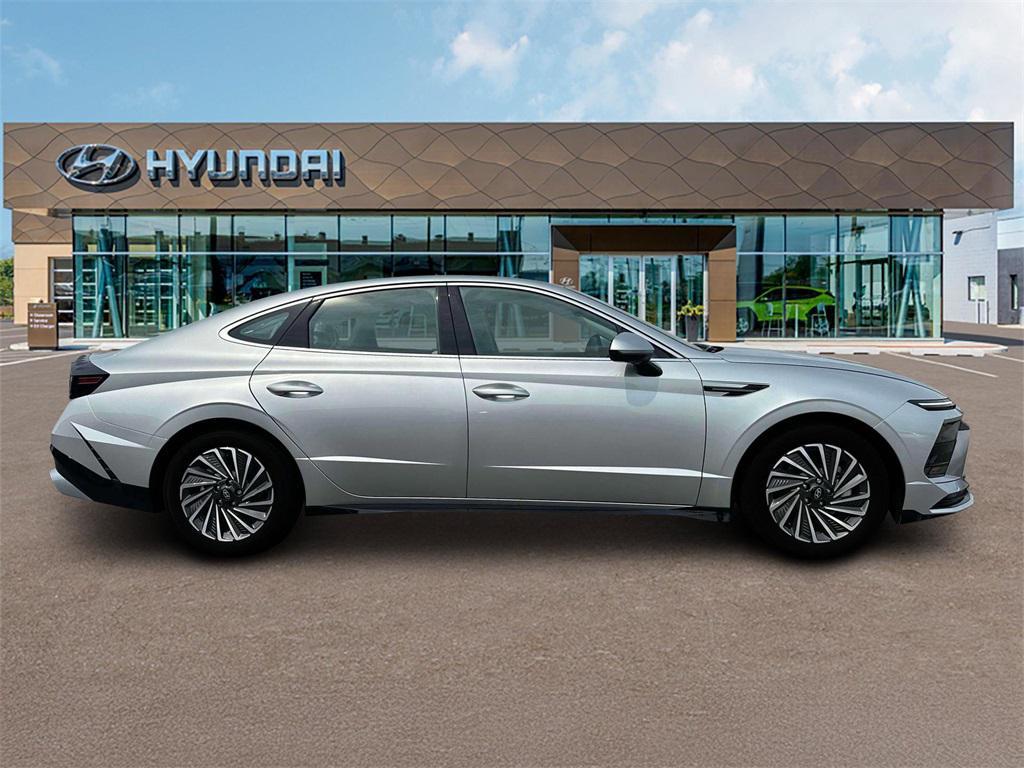 new 2025 Hyundai Sonata Hybrid car, priced at $38,498