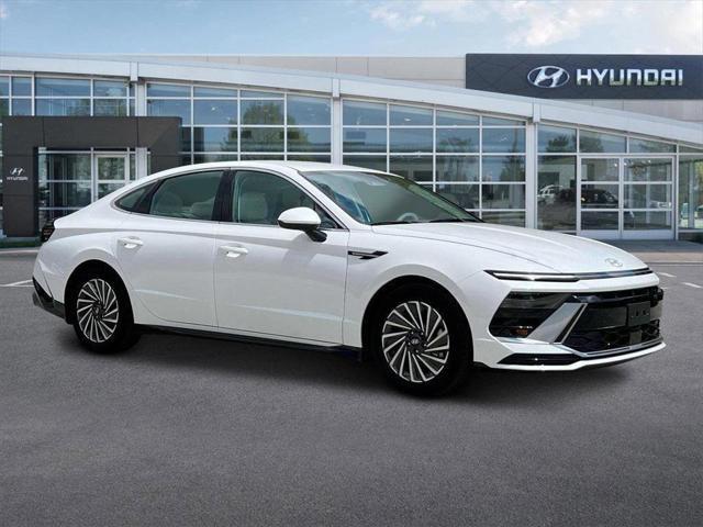 new 2025 Hyundai Sonata Hybrid car, priced at $32,630