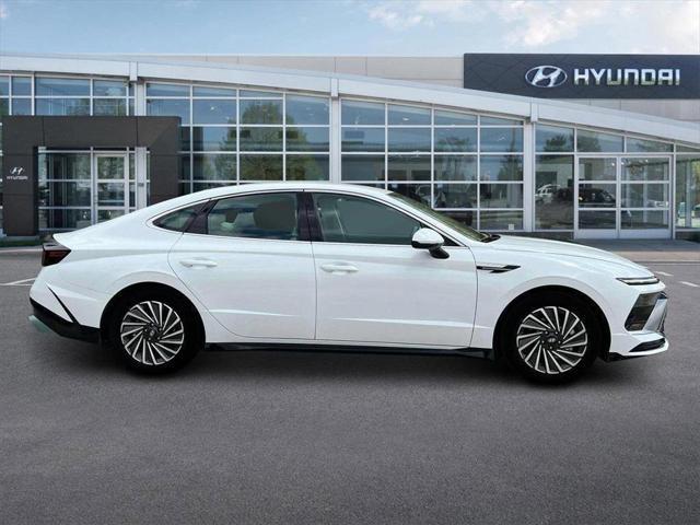 new 2025 Hyundai Sonata Hybrid car, priced at $32,630