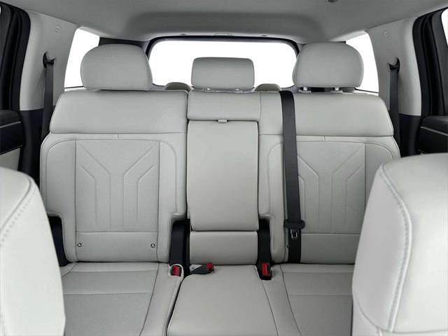 new 2025 Hyundai Santa Fe car, priced at $40,000