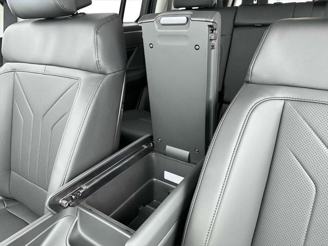 new 2025 Hyundai Santa Fe car, priced at $40,165