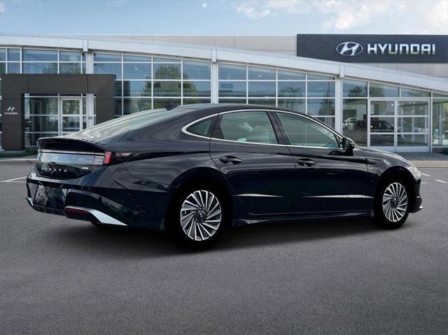 new 2025 Hyundai Sonata Hybrid car, priced at $38,075