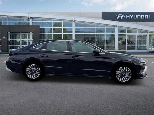 new 2025 Hyundai Sonata Hybrid car, priced at $38,075