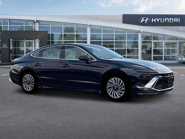 new 2025 Hyundai Sonata Hybrid car, priced at $38,075