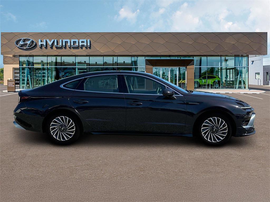 new 2025 Hyundai Sonata Hybrid car, priced at $38,130