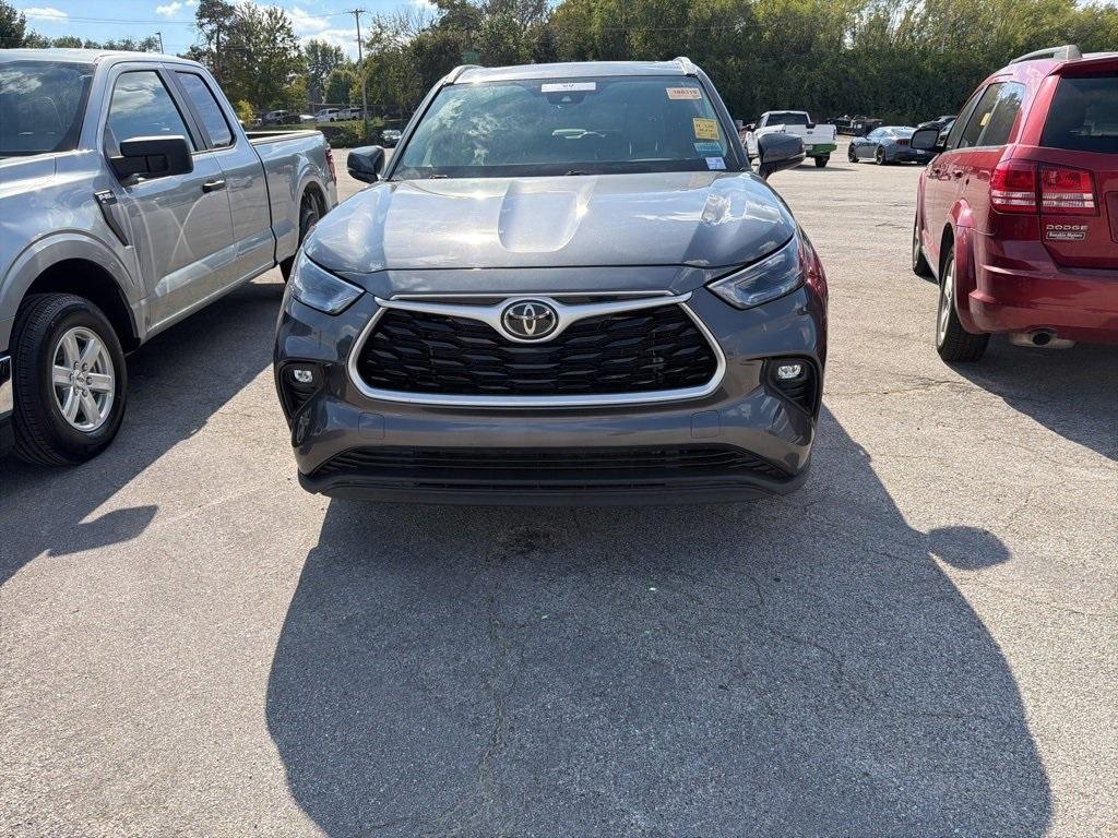 used 2022 Toyota Highlander car, priced at $31,990