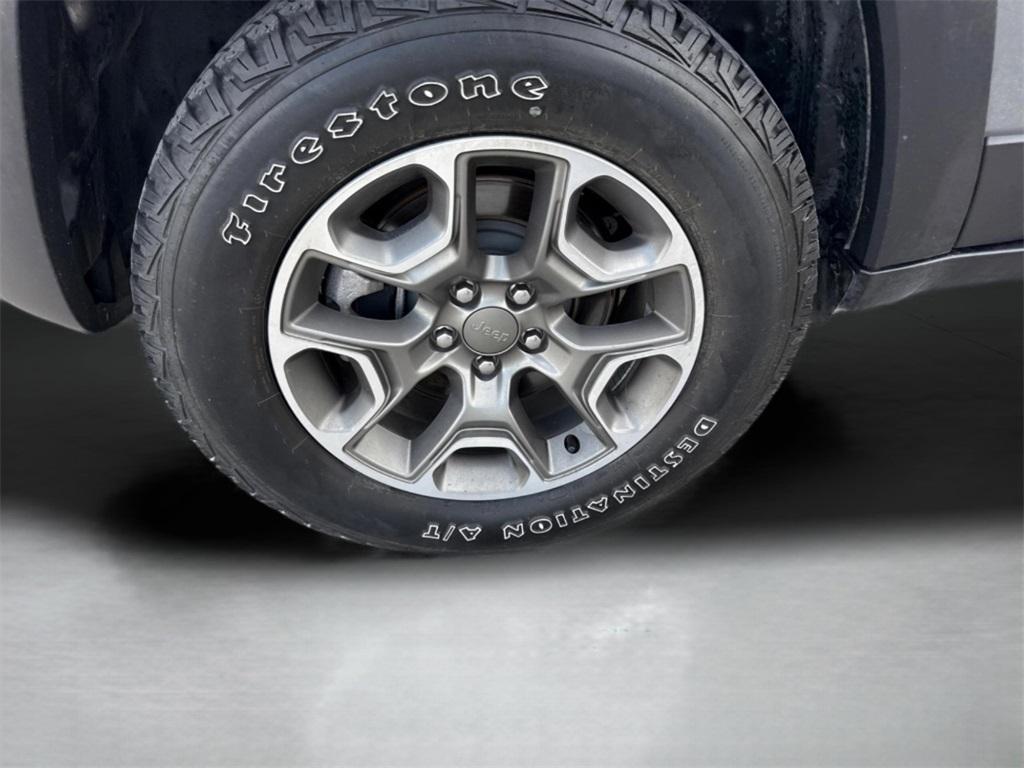 used 2022 Jeep Cherokee car, priced at $25,890