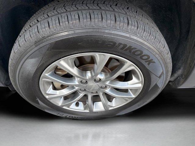 used 2021 Jeep Cherokee car, priced at $17,790