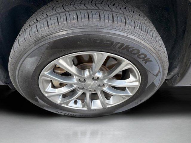 used 2021 Jeep Cherokee car, priced at $17,690